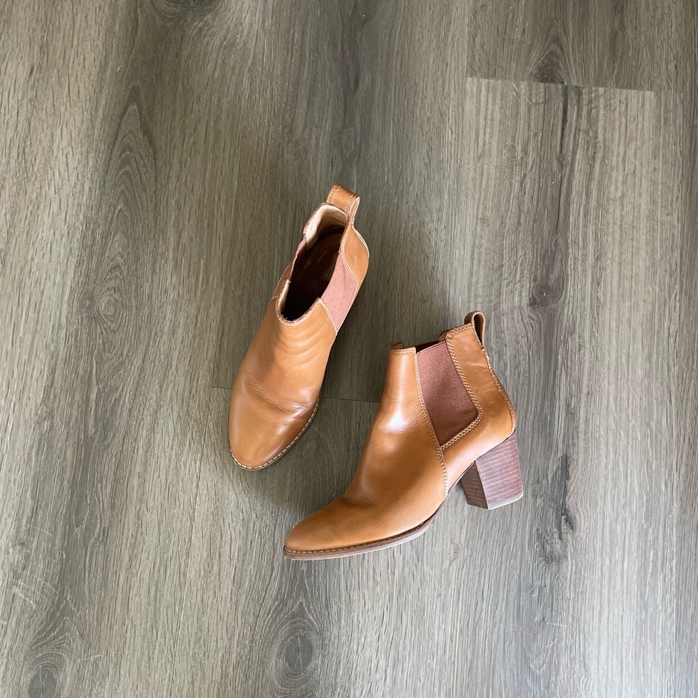 Madewell Regan Chelsea Leather Booties - Picture 2 of 10